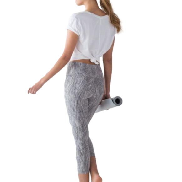 lululemon athletica Pants - Lululemon Wunder Under Crop Hi-Rise Luon Arrow Jacquard Battleship Silver sz. 10